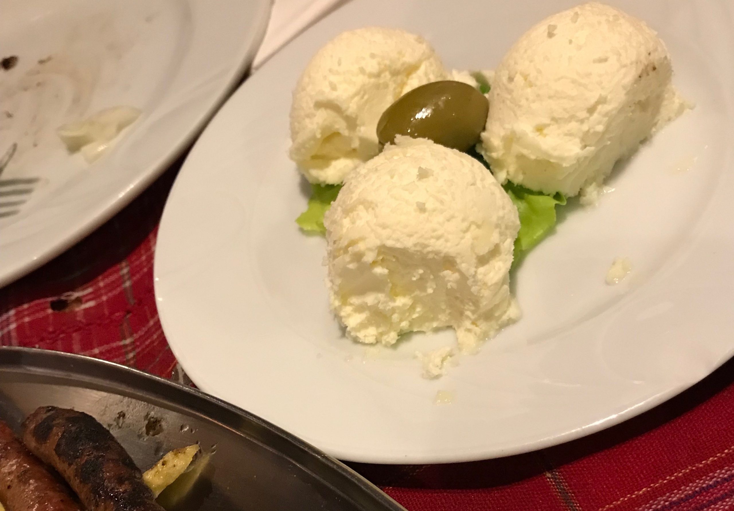 3 balls of Kaymak served